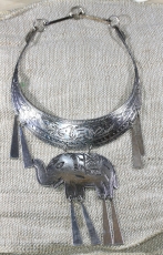 Metallgeschmeide aus Nordtthailand, Akkha