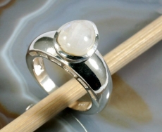 Mondstein und Silber, Ring
