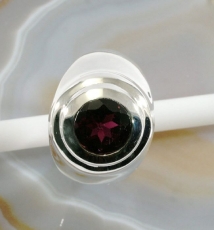 Granat und Silber, Ring