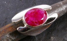 Rubin und Silber, Ring