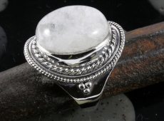Mondstein und Silber, Ring