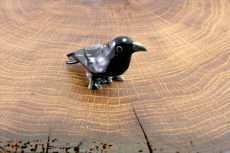 Rabe, Porzellanminiatur