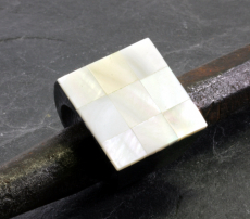 Perlmutt und Horn, Ring