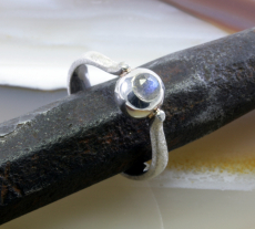 Mondstein und Silber, Ring