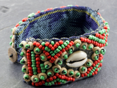 Armband, Muscheln und Perlen