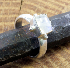 Mondstein und Silber, Ring