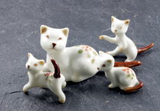 Katze mit Kätzchen, Porzellanminiaturen