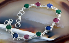 Rubine, Smaragde, Saphire und Silber, Armband