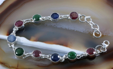 Rubine, Smaragde, Saphire und Silber, Armband