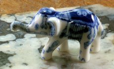 Blauer Elefant, Porzellanminiatur