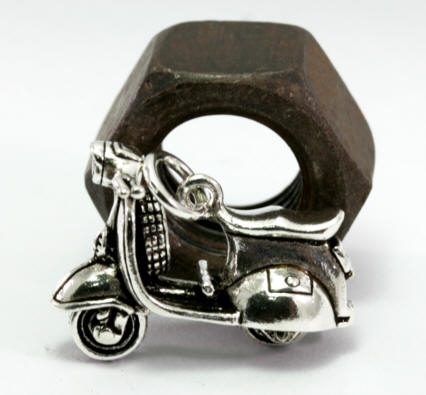 Vespa, Silber Anhänger