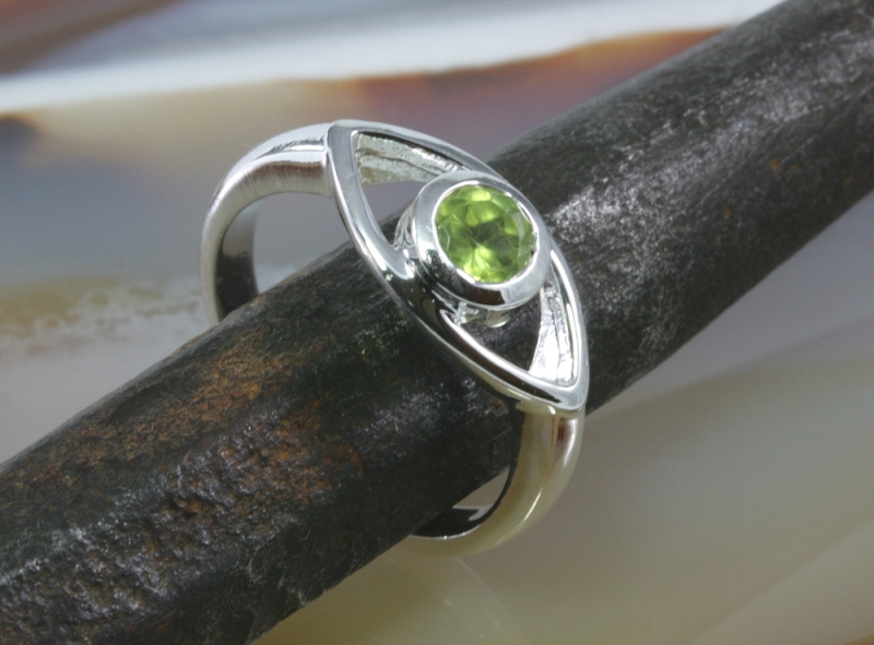 Peridot und Silber, Ring