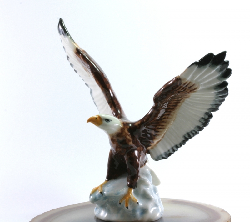 Adler, Porzellanminiatur