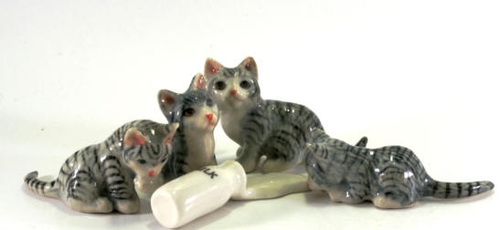 Katze  Porzellanminiatur Kätzchen und die Milch