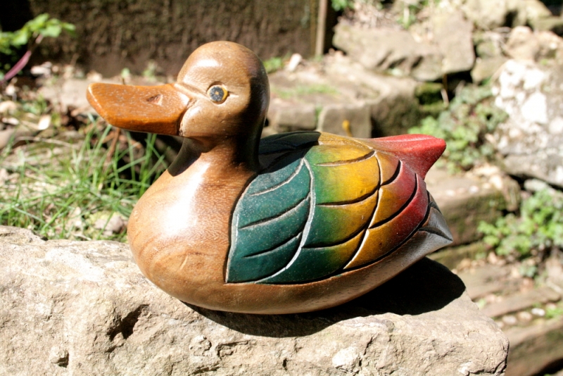 Ente, aus Holz geschnitzt