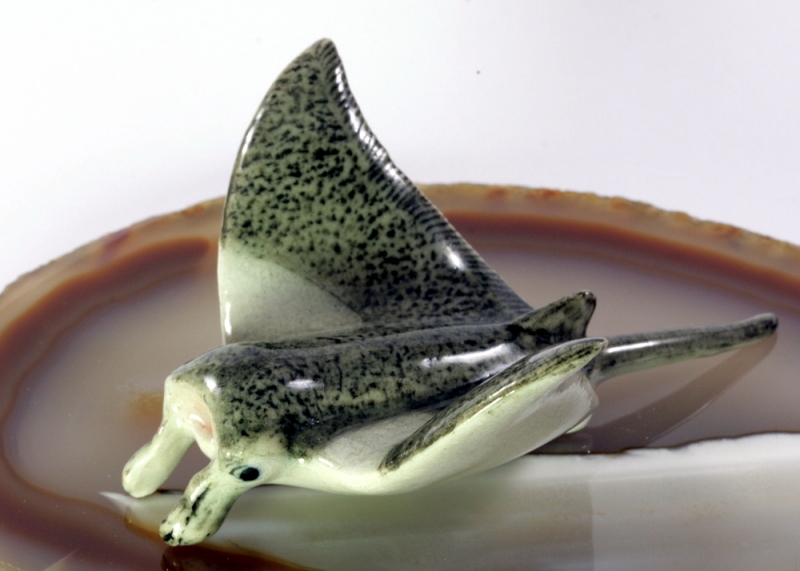 Manta, stingray, Porzellanminiatur