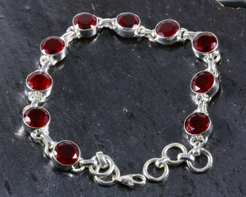 Rubine und Silber, Armband