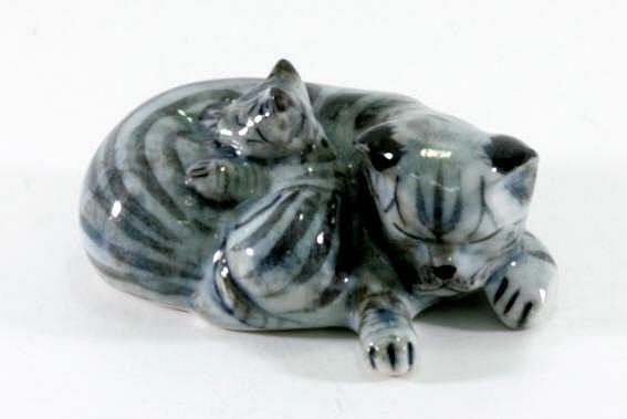 Katze mit Kind, Porzellanminiatur