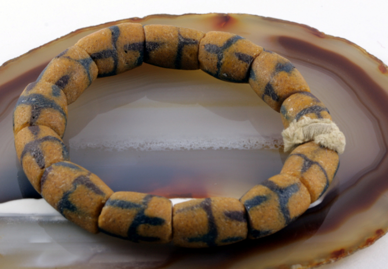 Altes Armband aus Westafrika, Keramikperlen