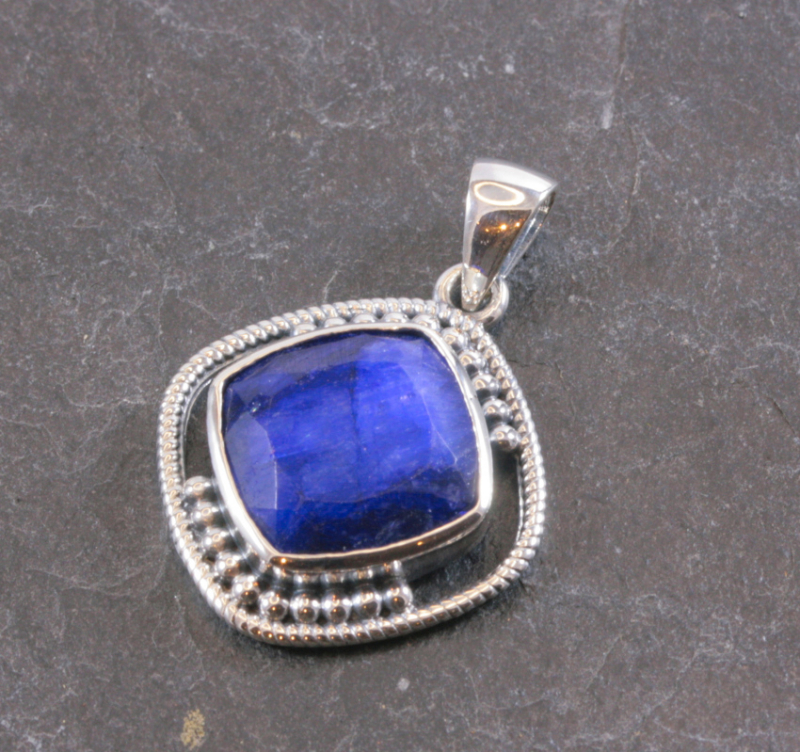 Blauer Safir und Silber, Anhänger