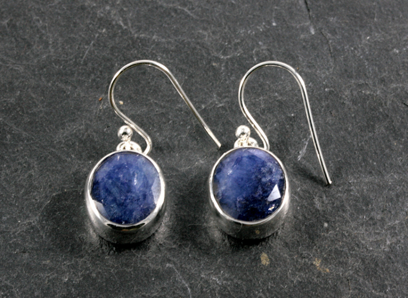 Safir und Silber, Ohrringe