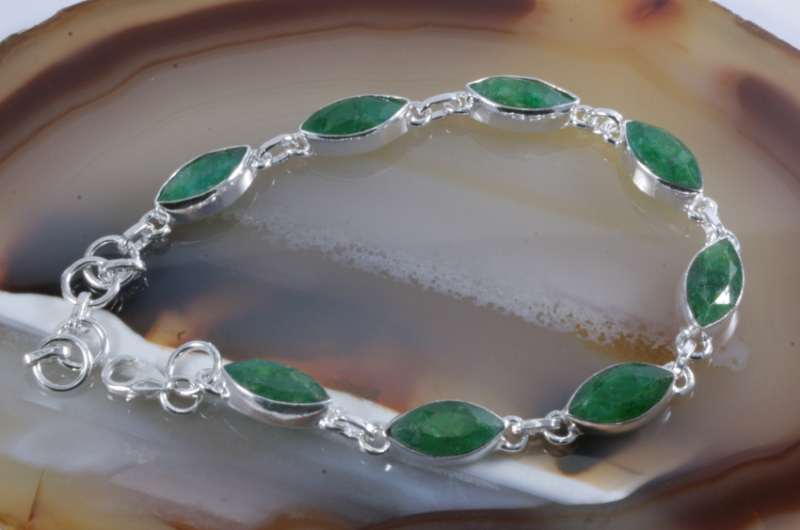 Smaragde und Silber, Armband