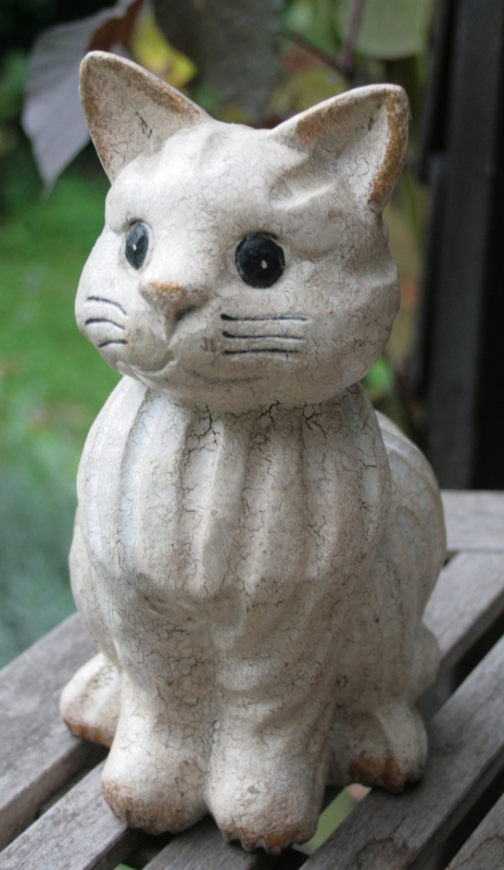 Katze, aus Holz geschnitzt
