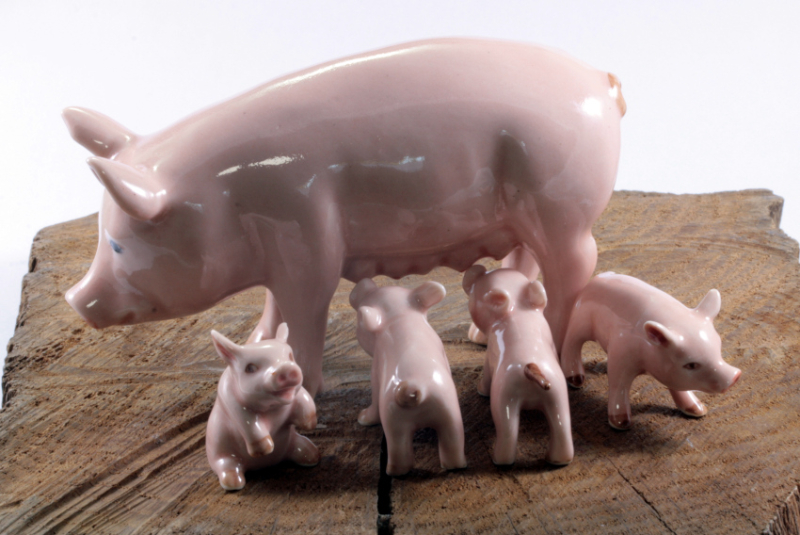 Schwein mit Ferkel, Porzellanminiaturen