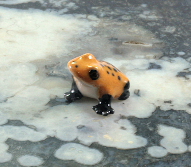 Frosch, Porzellanminiatur