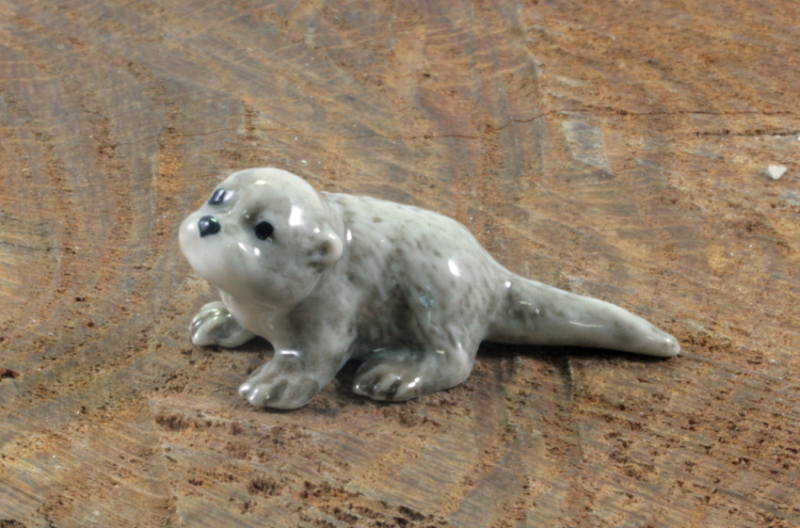 Fischotter, Baby,  Porzellanminiatur