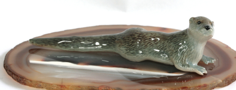 Fischotter, Porzellanminiatur