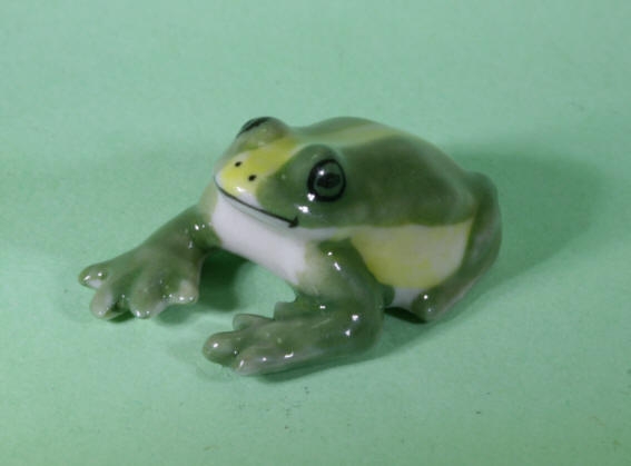 Frosch, Porzellanminiatur
