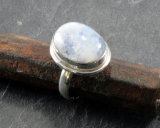 Mondstein und Silber, Ring