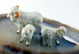 Widder mit Nachwuchs, Porzellanminiaturen