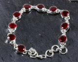 Rubine und Silber, Armband