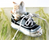 Katze im Schuh, Porzellanminiatur,Miniatur