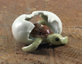 Schildkröte im Ei,Porzellanminiatur