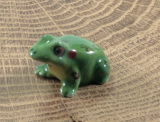 Frosch, Porzellanminiatur